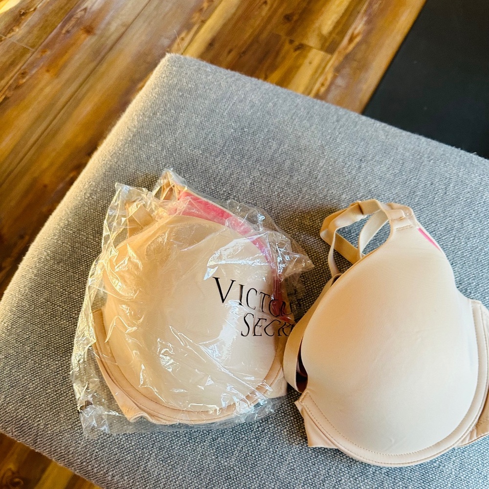 34 D Victoria Secret/Pink Wear Everywhere T-shirt Lightly Lined Bra 2 Pack